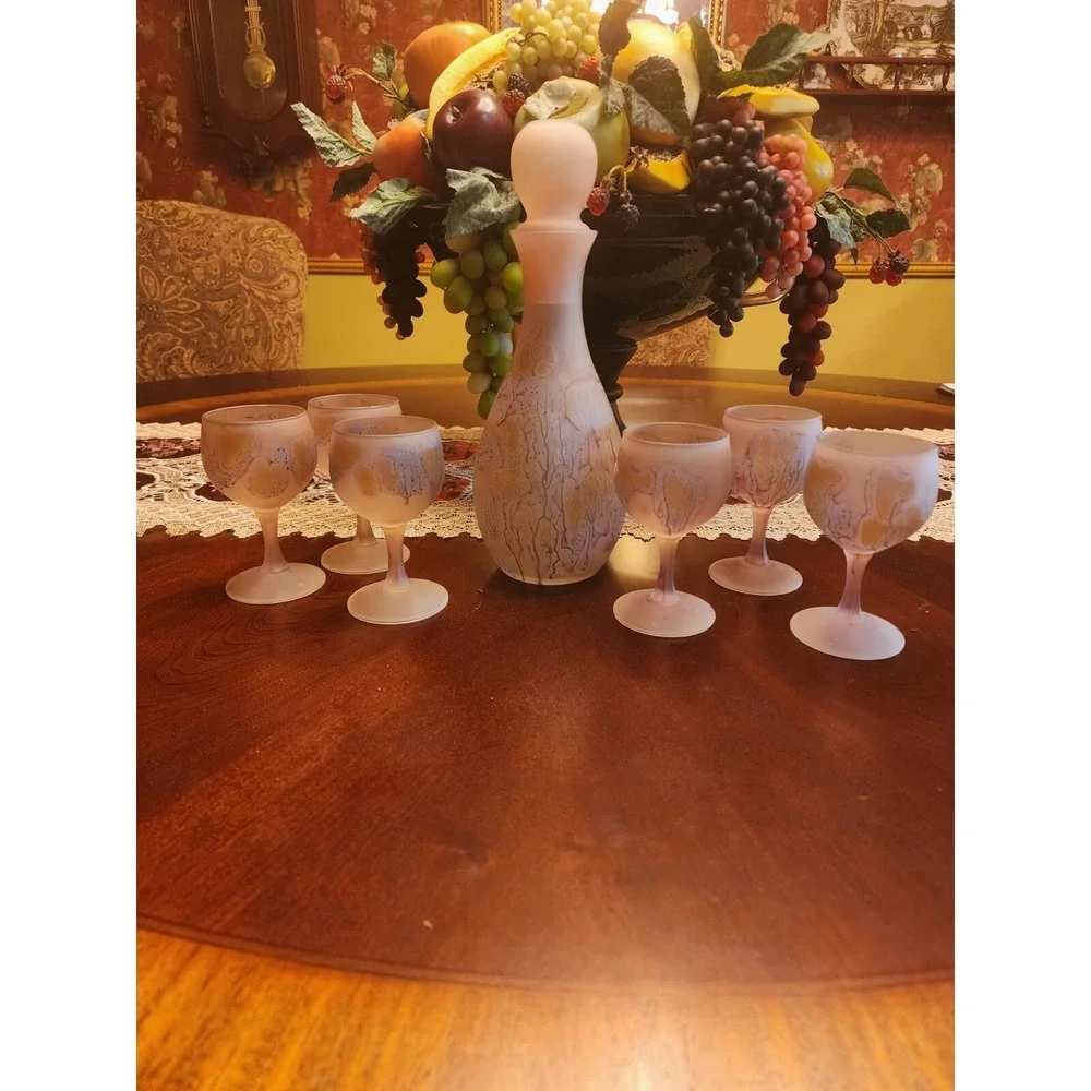 Beautiful Hebron Wine Decanter Set With Stopper